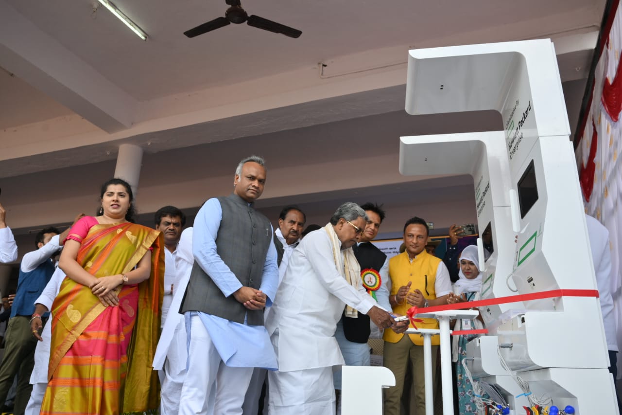 Government dignitaries inaugurate a health kiosk under a public sector healthcare deployment programme
